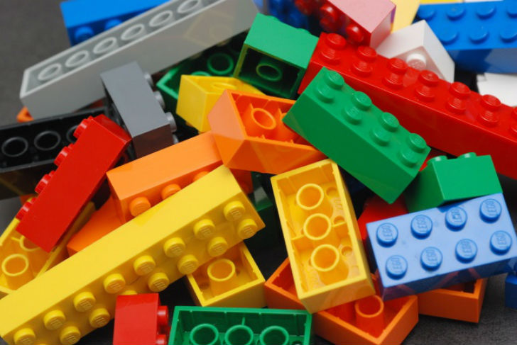 Подарки, которые мы больше никогда не получим на Новый год - 5438360-650-1450797160-Lego_Color_Bricks