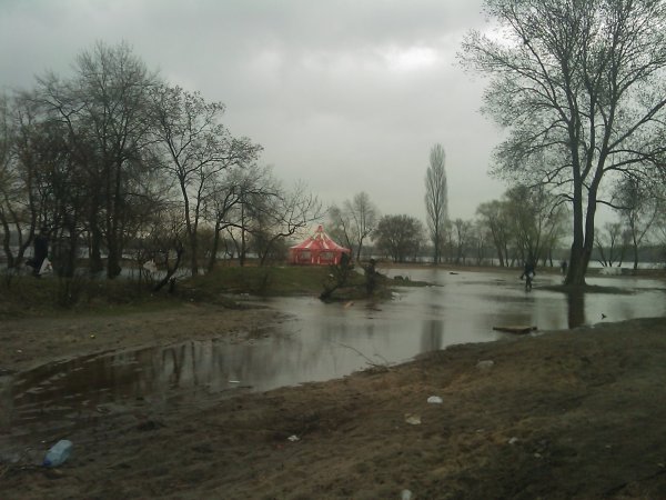 17 апреля 2010 года, 28 фото затопленной Оболони - 17042010-28foto-zatoplennoj-Oboloni_27