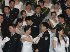 В Китае прошло массовое бракосочетание полицейских - 2008012212292770_1