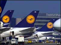 Аэропорты Германии парализованы забастовкой  - 20080305160857965_1