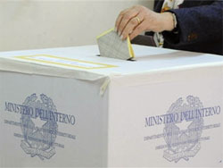 Итальянец съел бюллетень на избирательном участке - 20080413213420847_1