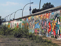 Жительница Швеции заключила брак с Берлинской стеной - 20080528213143526_1