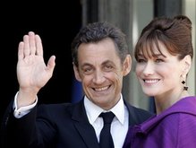 Саркози не расстроился из-за фотографий своей обнаженной жены    - 20080729094202126_1