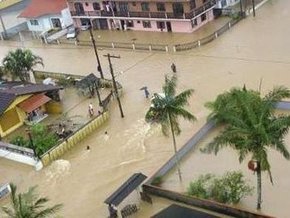 Наводнение на юге Бразилии унесло жизни 59 человек  - navodnenie-v-brazilii-20081125094628447_1