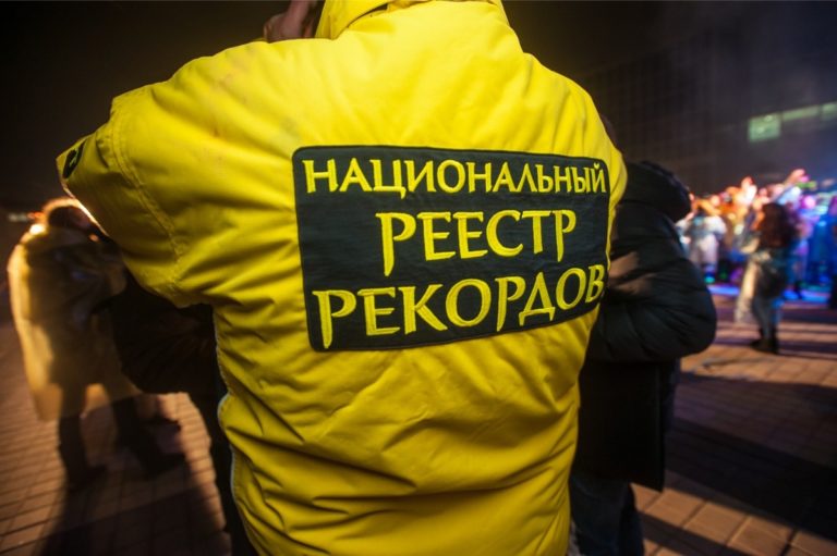Грандиозный флешмоб в поддержку сборной Украины по футболу - DSC_06401-768x511
